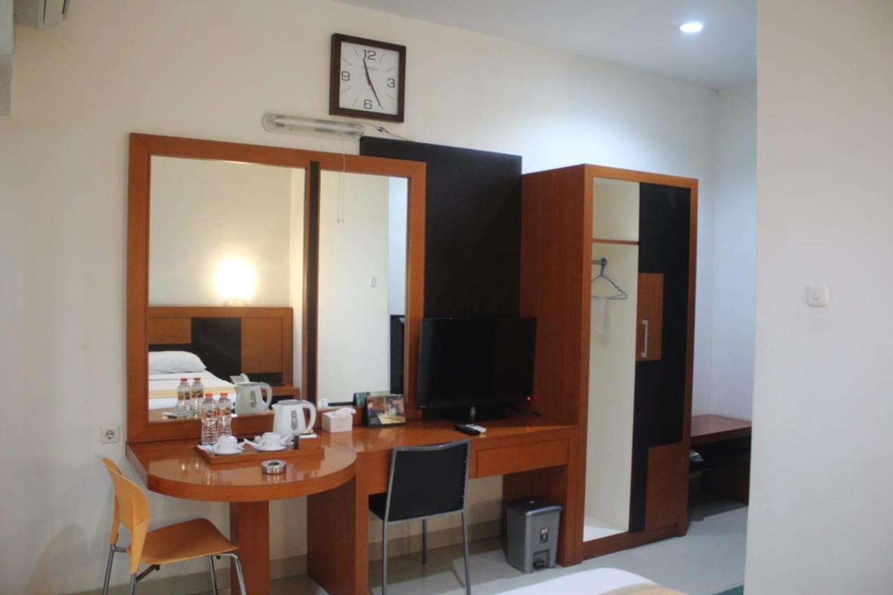 Hotel Grand Karawang Indah ภายนอก รูปภาพ