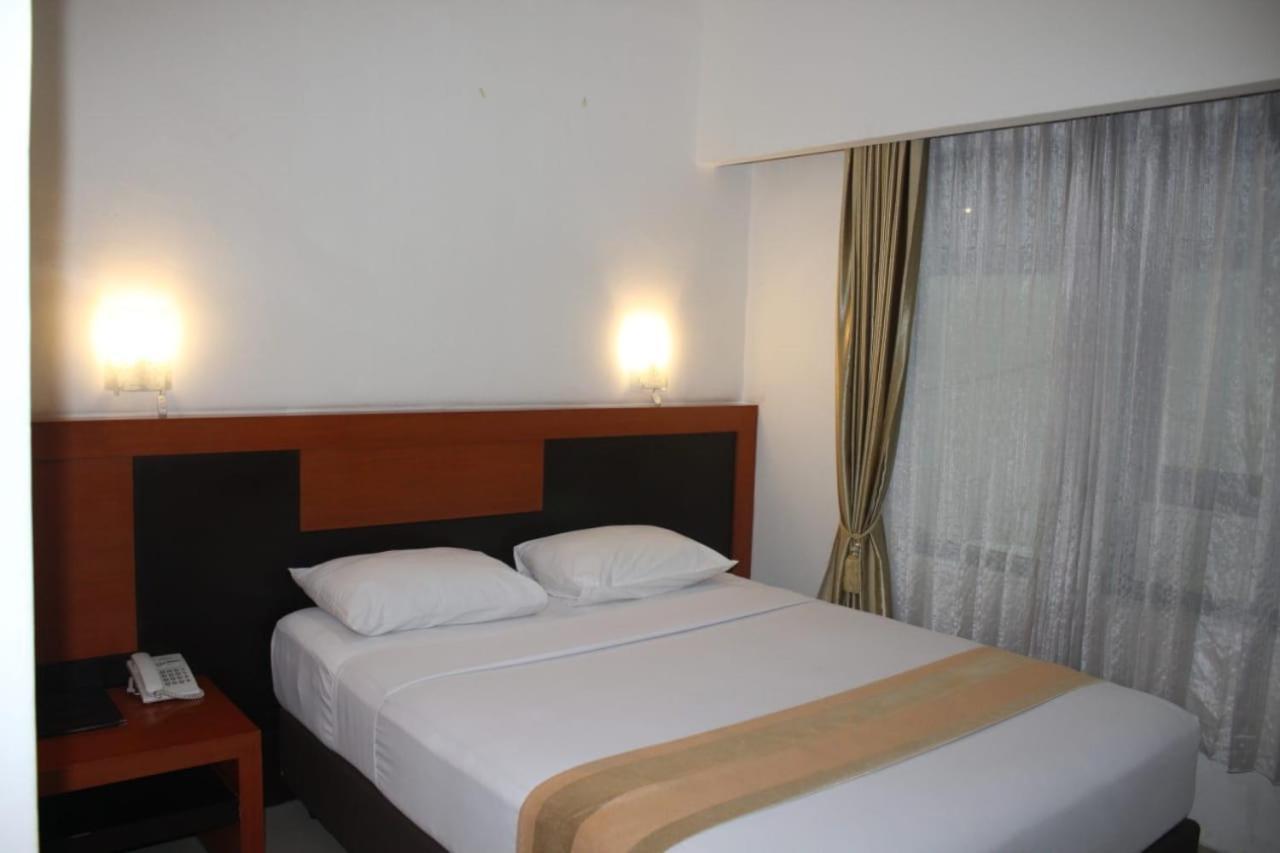 Hotel Grand Karawang Indah ภายนอก รูปภาพ