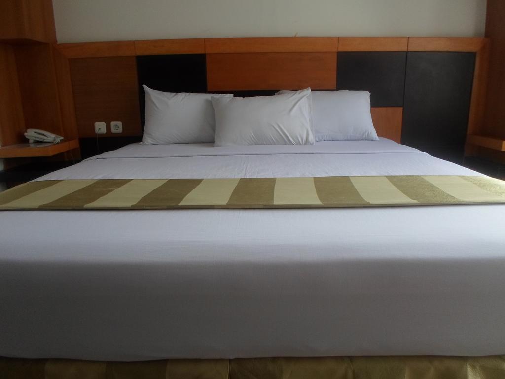 Hotel Grand Karawang Indah ภายนอก รูปภาพ