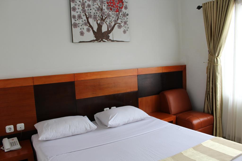 Hotel Grand Karawang Indah ภายนอก รูปภาพ