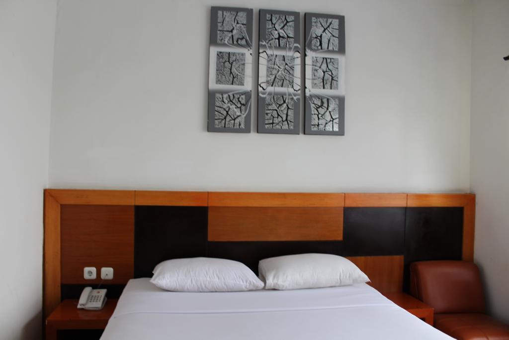 Hotel Grand Karawang Indah ภายนอก รูปภาพ