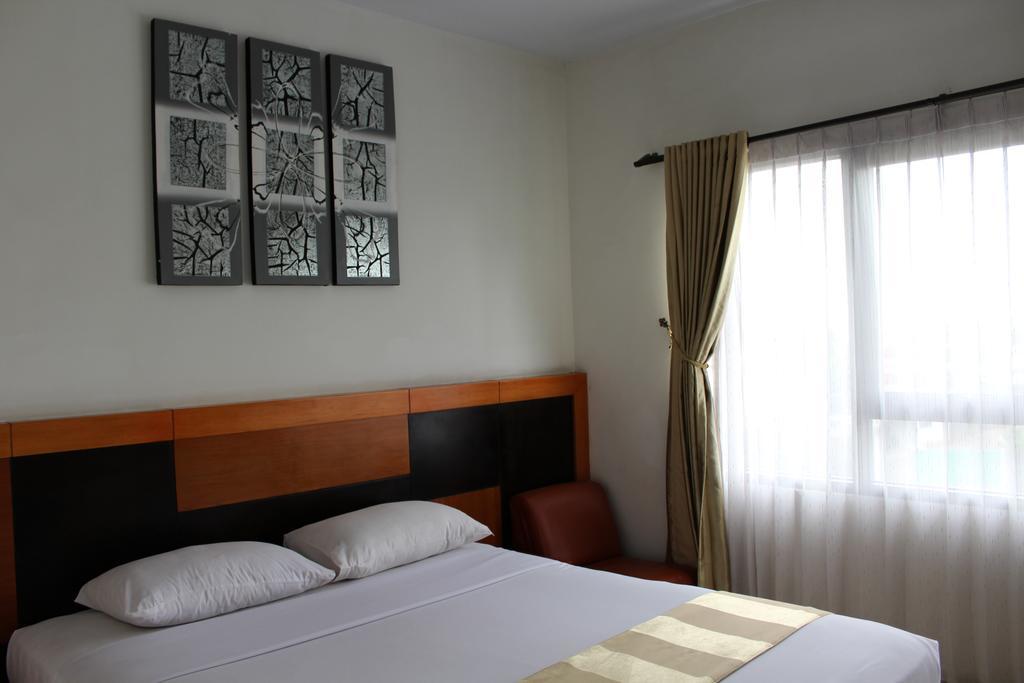 Hotel Grand Karawang Indah ภายนอก รูปภาพ