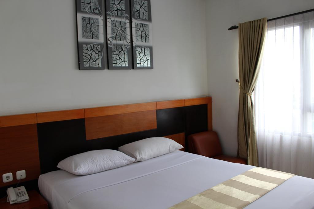 Hotel Grand Karawang Indah ภายนอก รูปภาพ