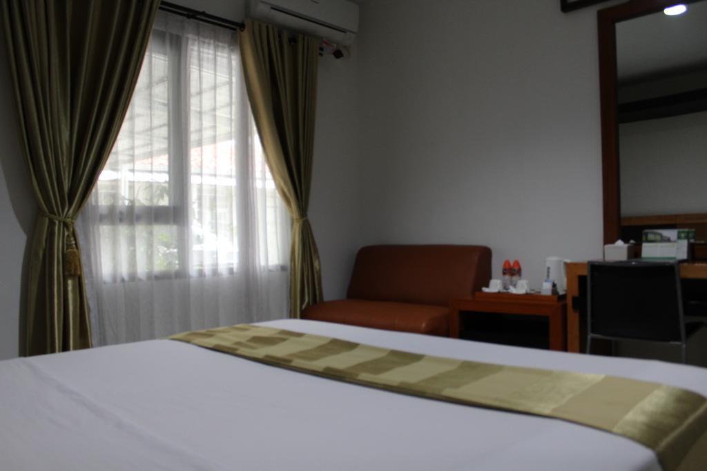 Hotel Grand Karawang Indah ภายนอก รูปภาพ