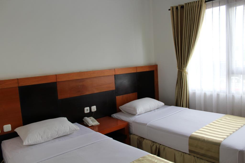 Hotel Grand Karawang Indah ภายนอก รูปภาพ