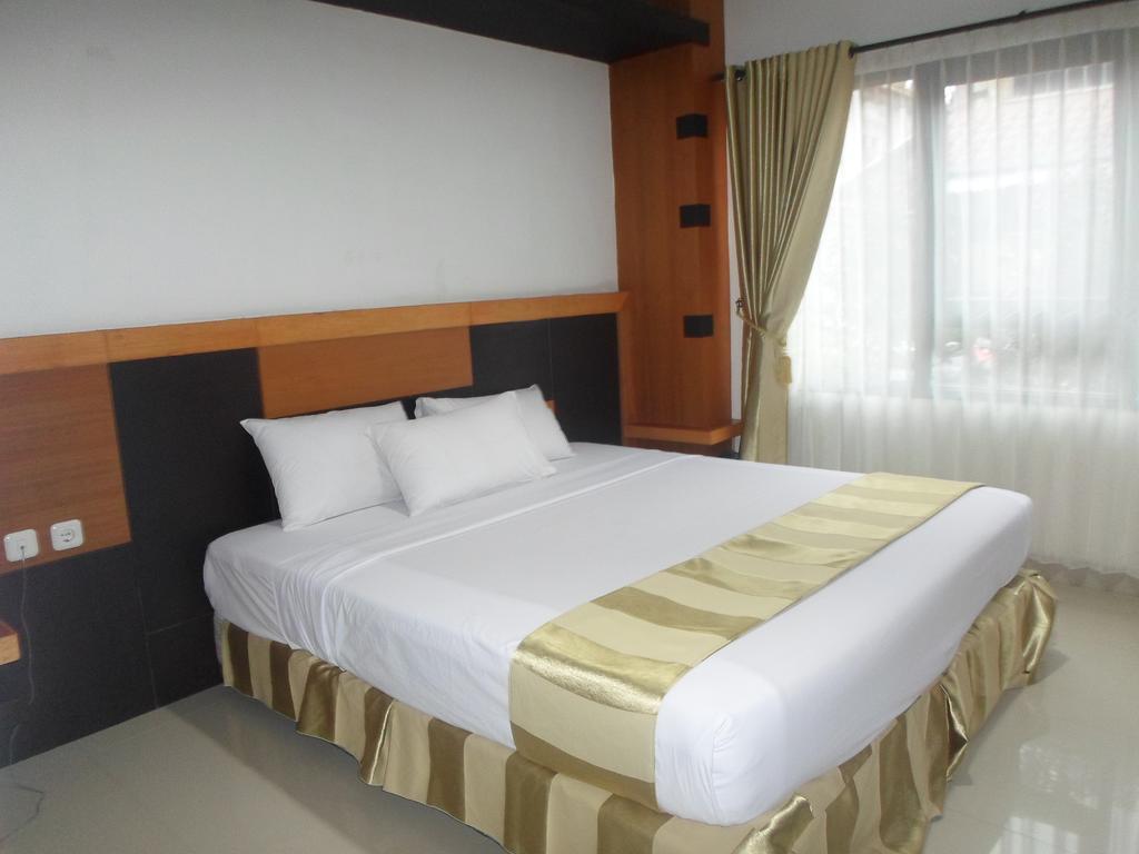 Hotel Grand Karawang Indah ห้อง รูปภาพ