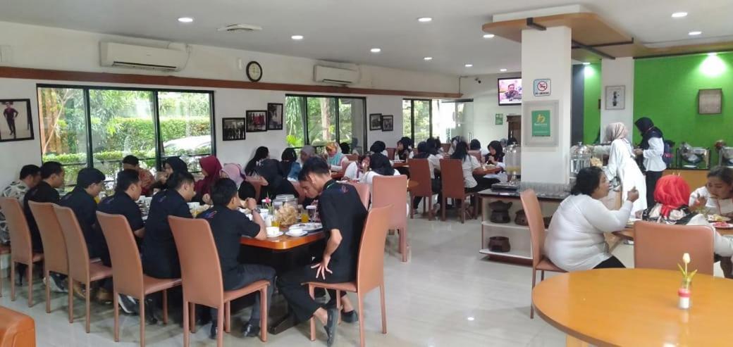 Hotel Grand Karawang Indah ภายนอก รูปภาพ