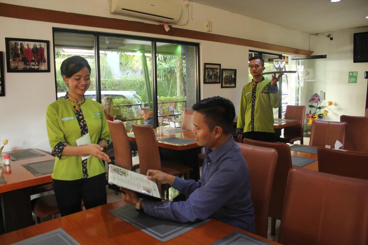 Hotel Grand Karawang Indah ภายนอก รูปภาพ